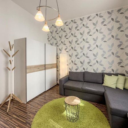 Laura'S Apartment 卡罗维发利 外观 照片