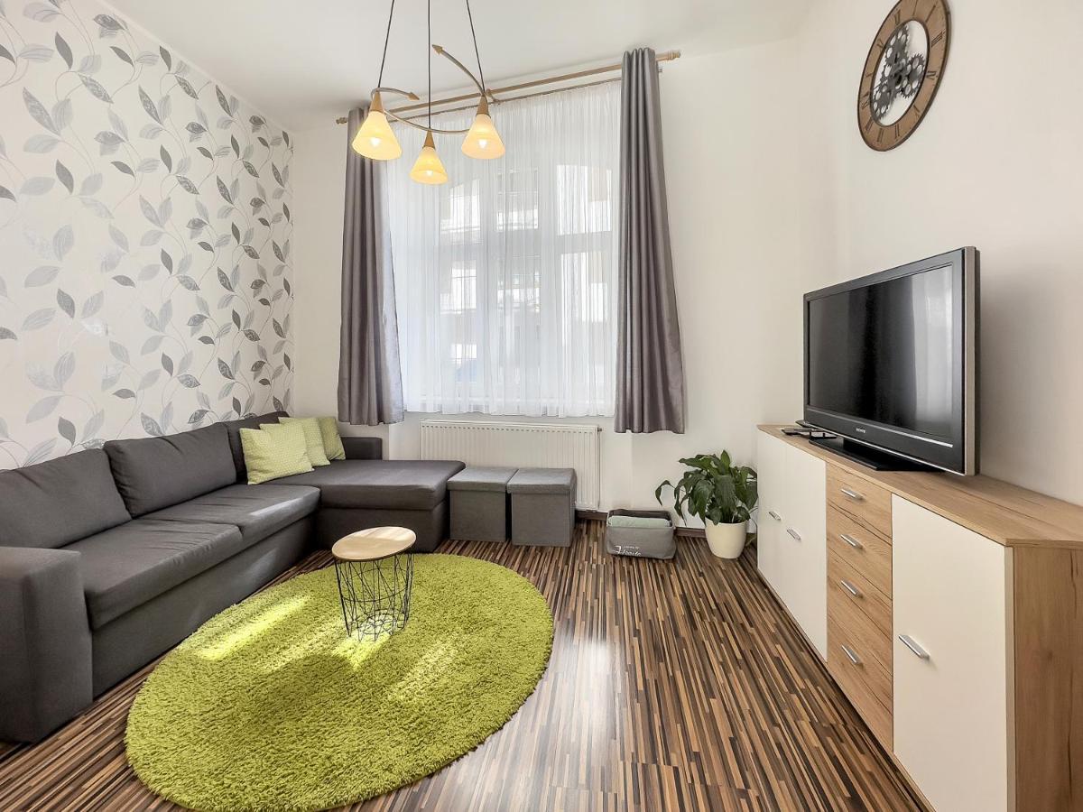 Laura'S Apartment 卡罗维发利 外观 照片